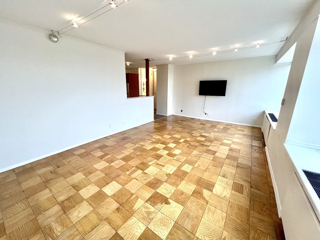 85 E India # 18e Property Photo 4