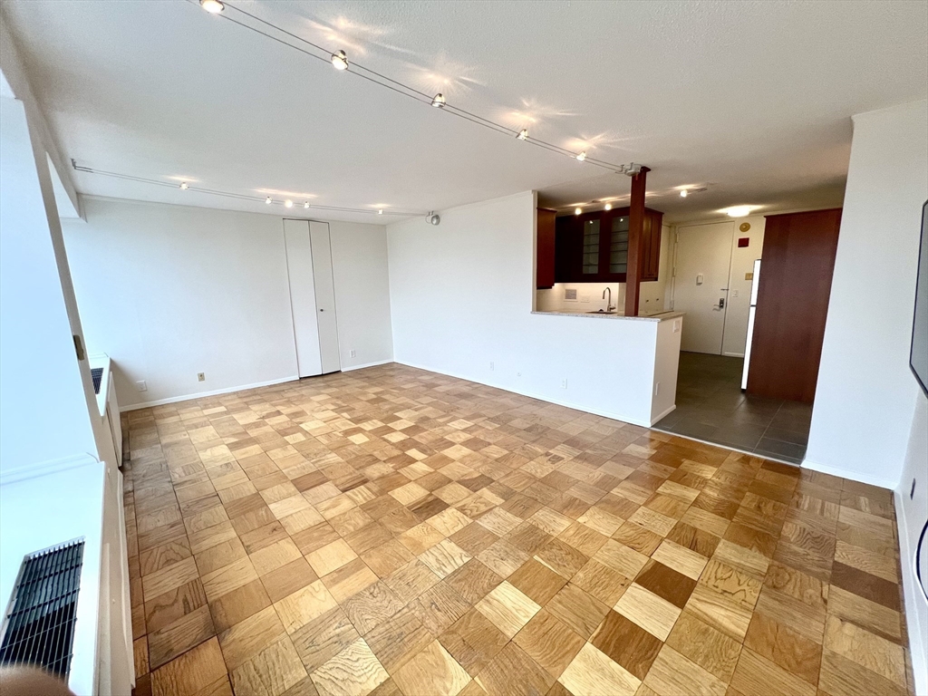 85 E India # 18e Property Photo 5