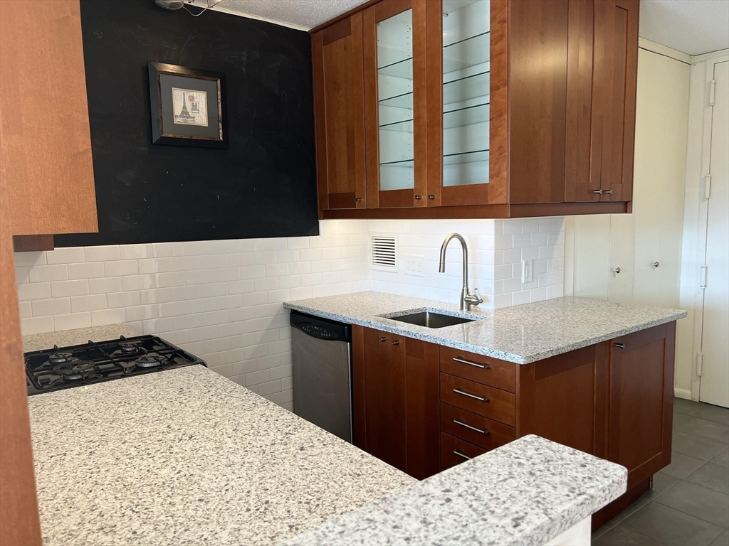 85 E India # 18e Property Photo 6