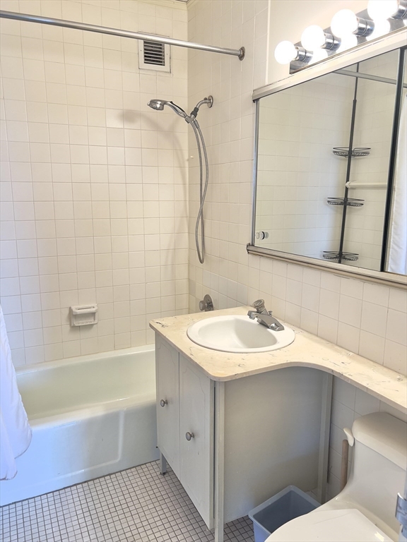 85 E India # 18e Property Photo 8