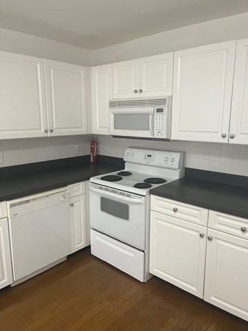 326 Broadway Avenue # 11 Property Photo 3