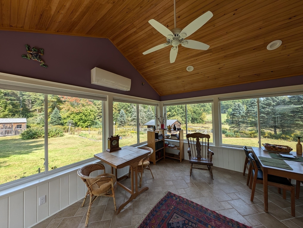 504 Lampblack Rd Property Photo 6