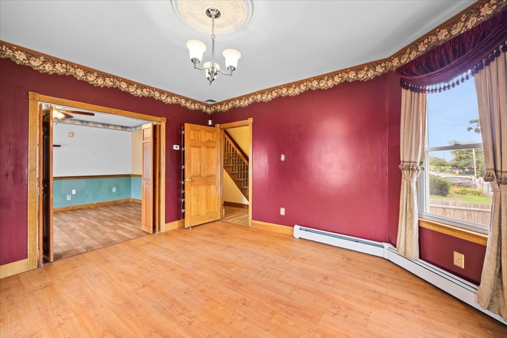 370 Forest Ave Property Photo 14