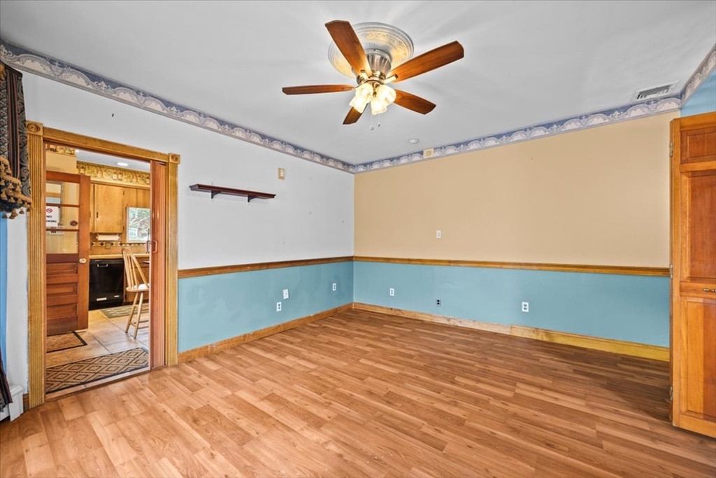 370 Forest Ave Property Photo 18