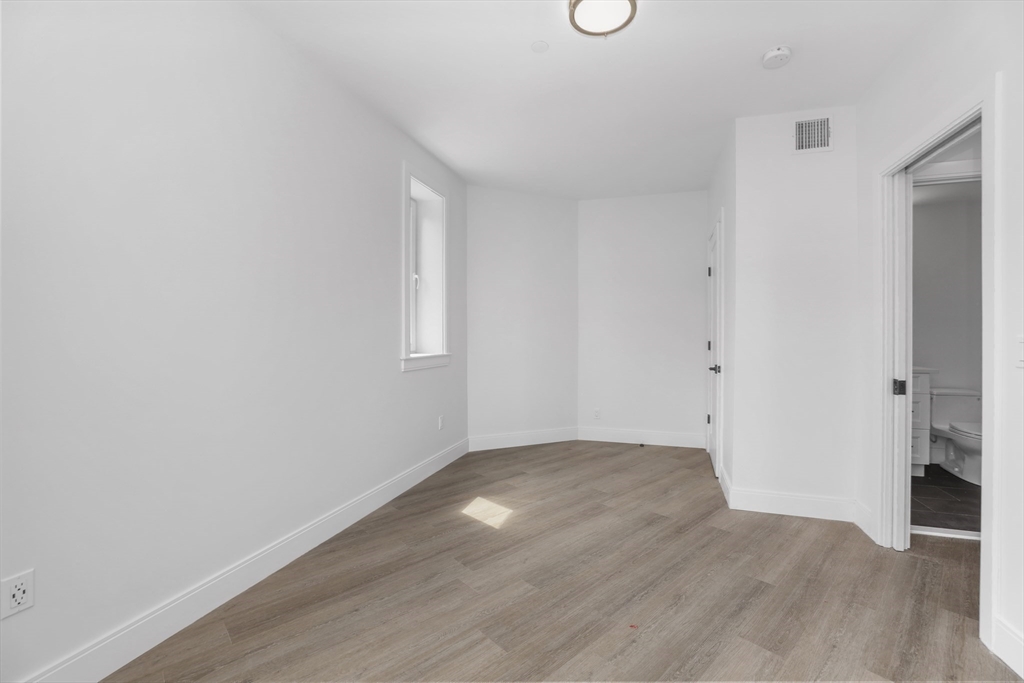 64 Alpine St # 304 Property Photo 17