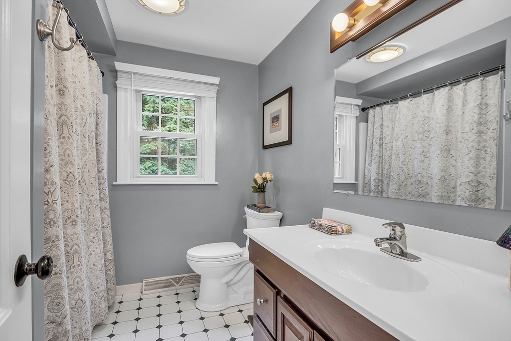 82 Linwood Street Property Photo 13