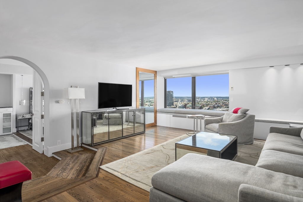 65 East India Row Property Photo 2