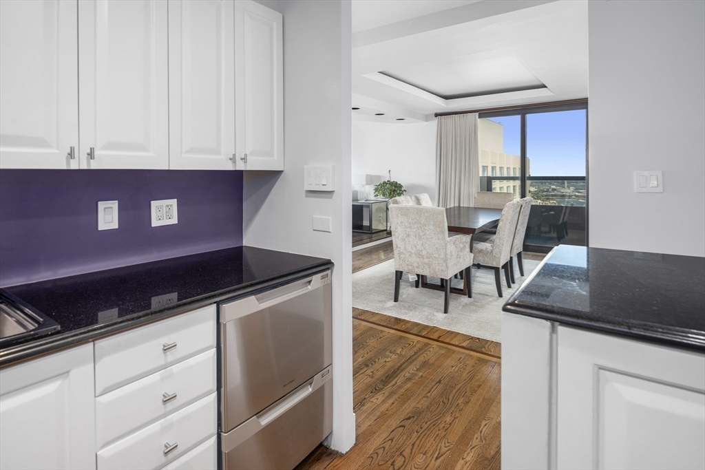 65 East India Row Property Photo 11
