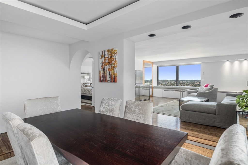 65 East India Row Property Photo 12
