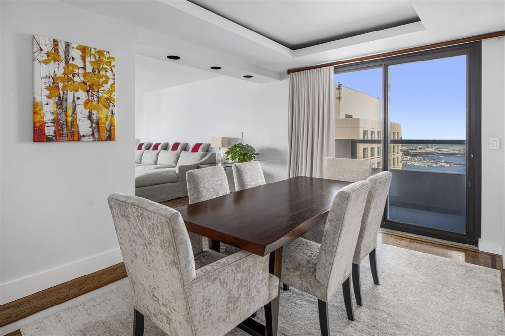 65 East India Row Property Photo 13