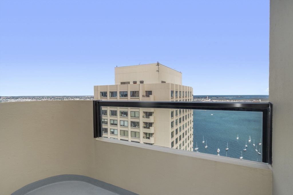 65 East India Row Property Photo 15