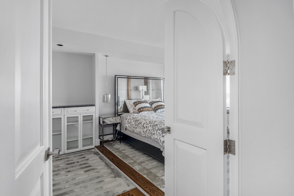 65 East India Row Property Photo 18