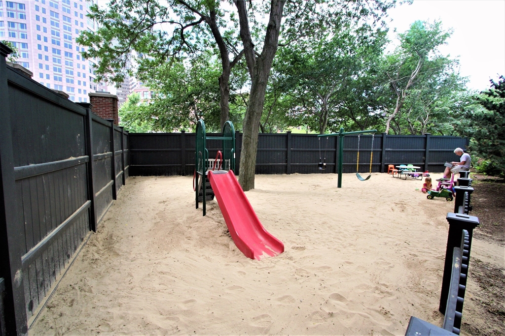 65 East India Row Property Photo 29