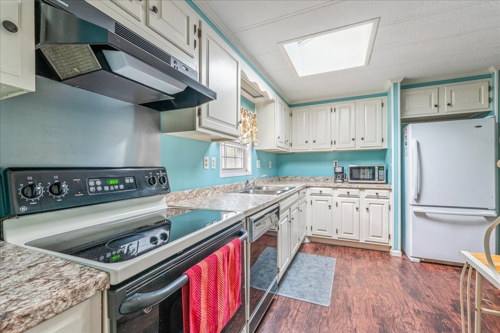 59 Pinehurst Dr. Property Photo 12