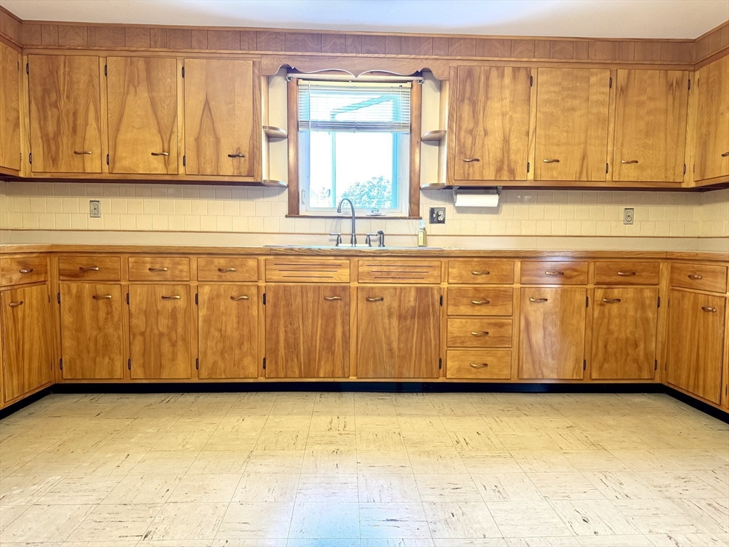 9 Sibley Avenue Property Photo 4