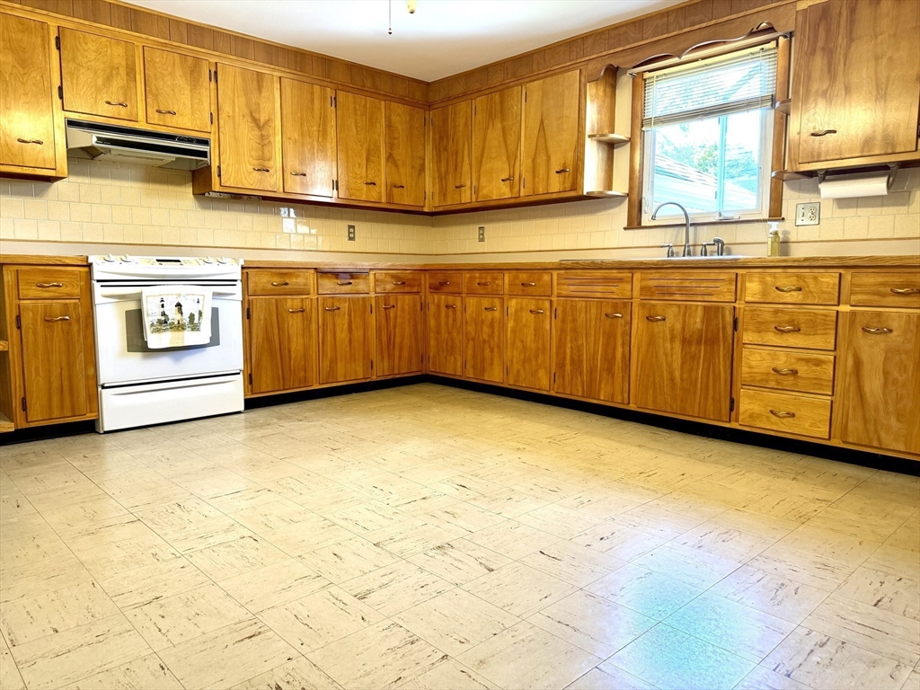 9 Sibley Avenue Property Photo 5