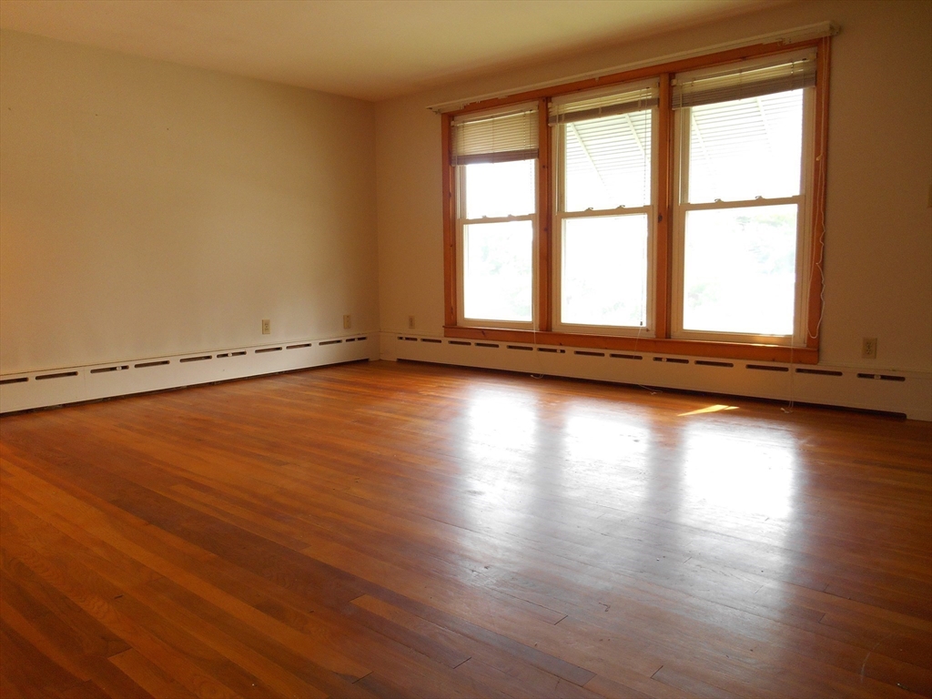 9 Sibley Avenue Property Photo 6