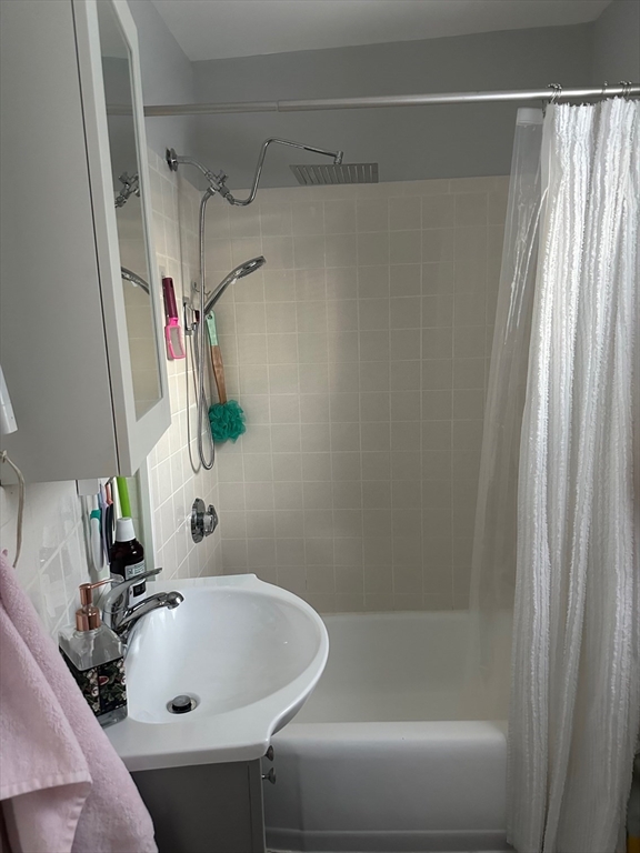 989 Washington St Property Photo 7