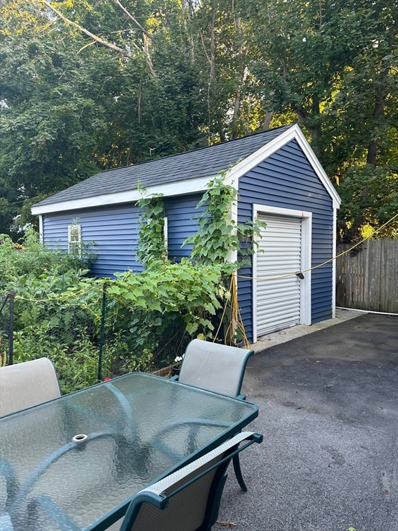 989 Washington St Property Photo 11