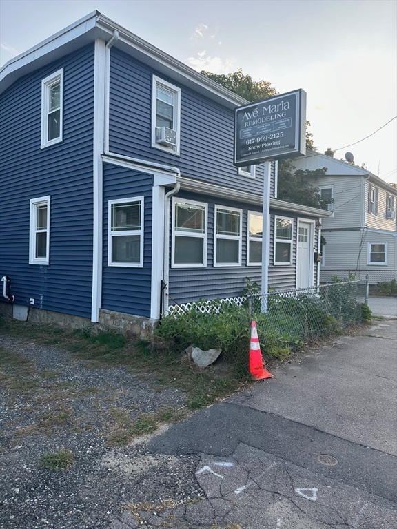 989 Washington St Property Photo 13