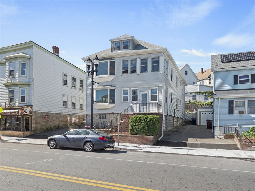 220 Ferry St Property Photo 2