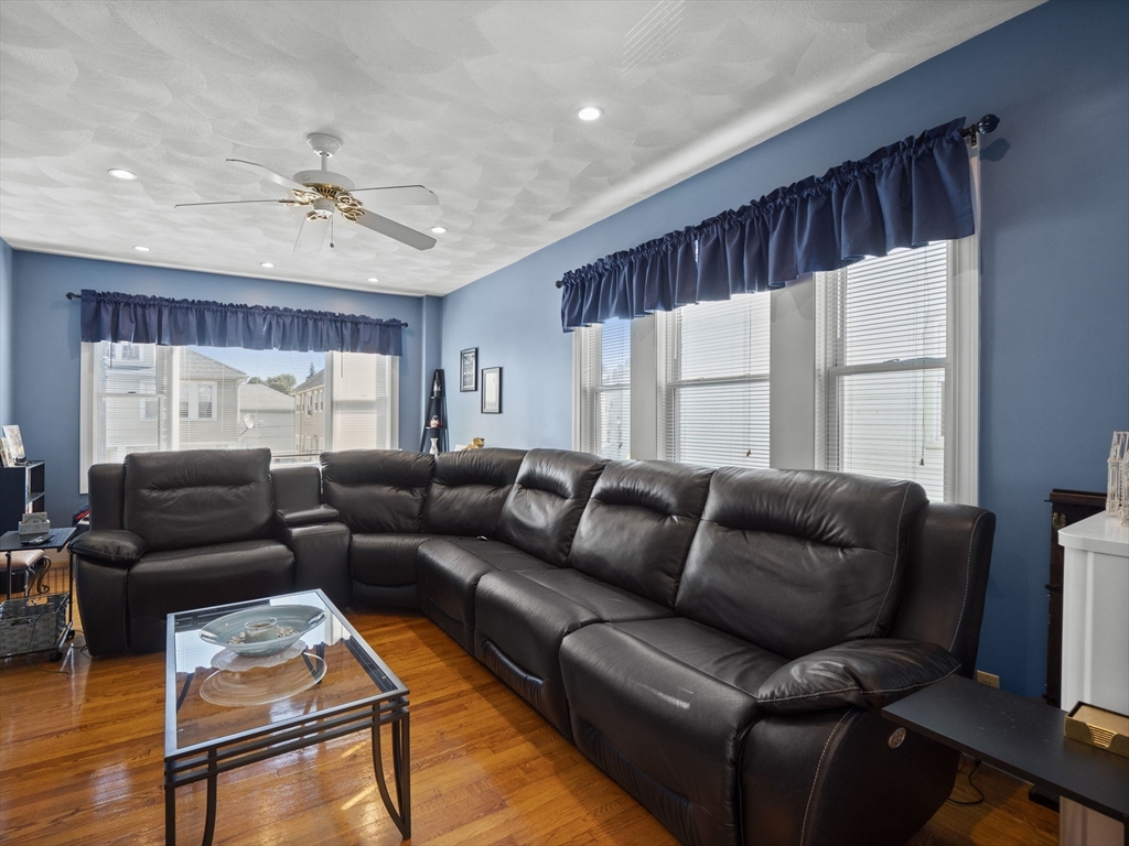 220 Ferry St Property Photo 7