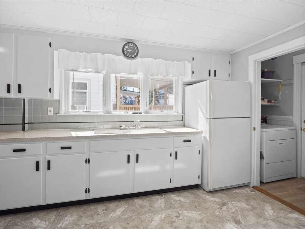 220 Ferry St Property Photo 21