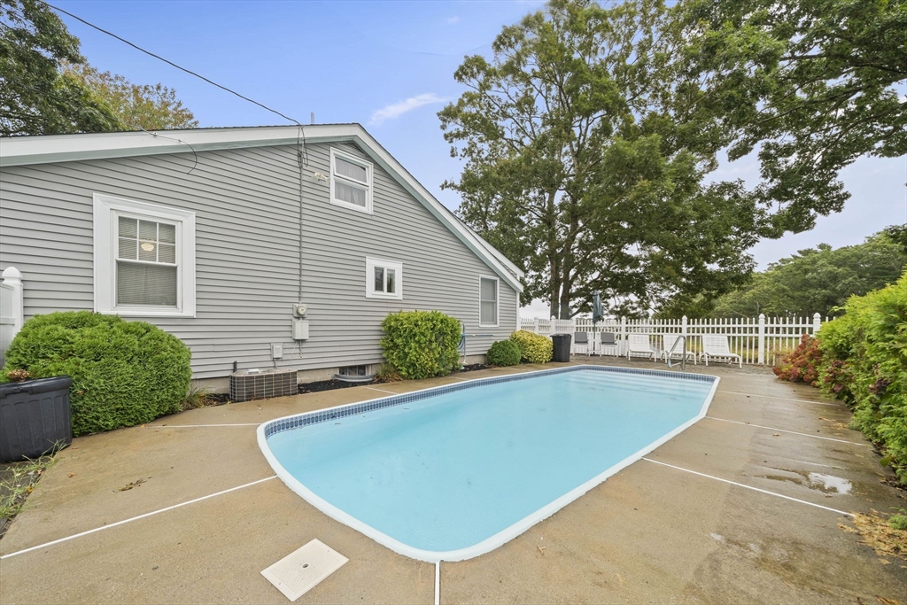 15 Broadmarsh Ave Property Photo 9