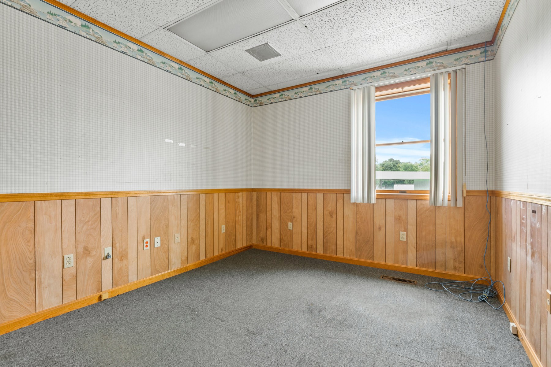 500 Maplewood Ave # A Property Photo 6