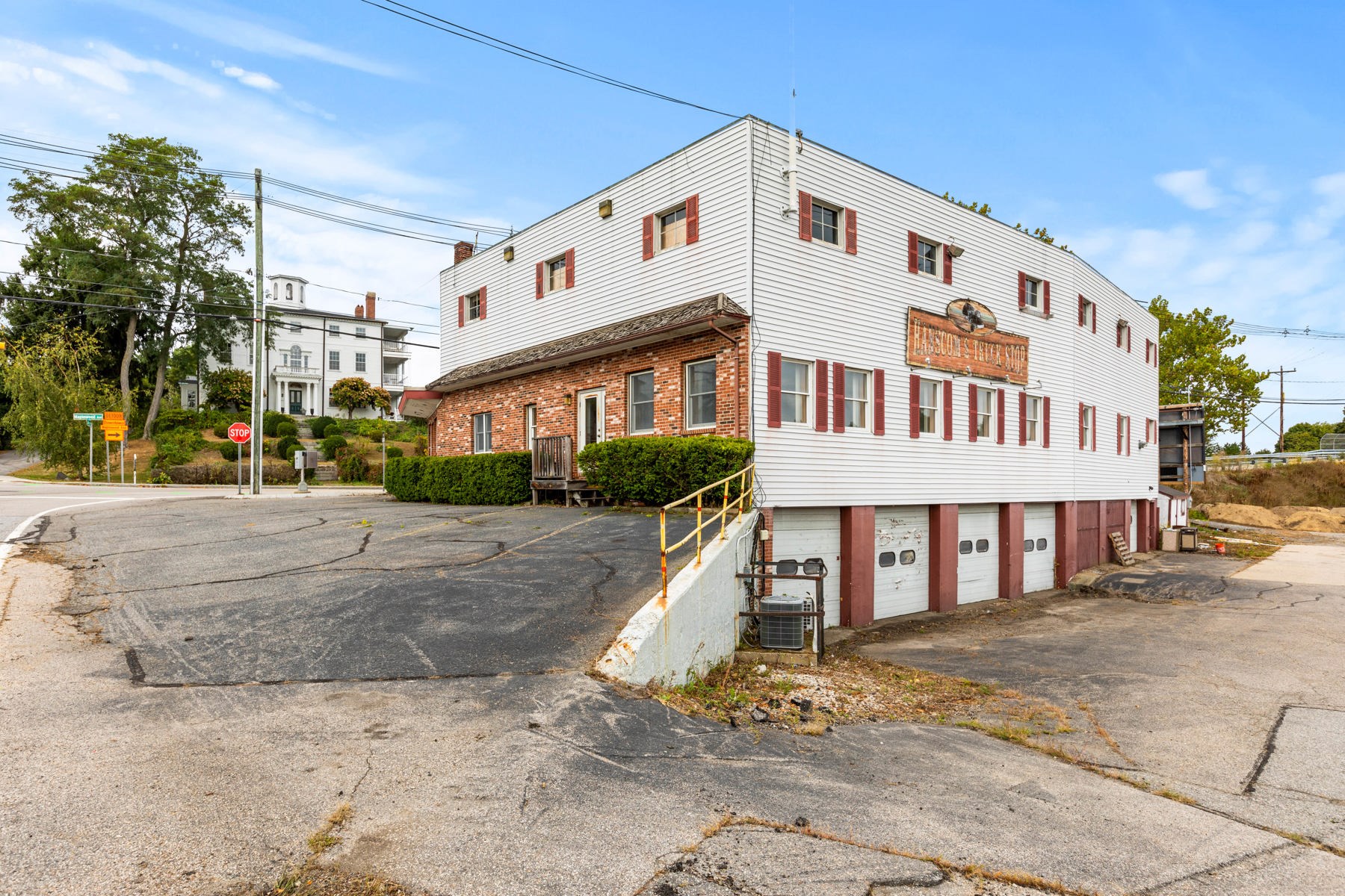 500 Maplewood Ave # B Property Photo 2