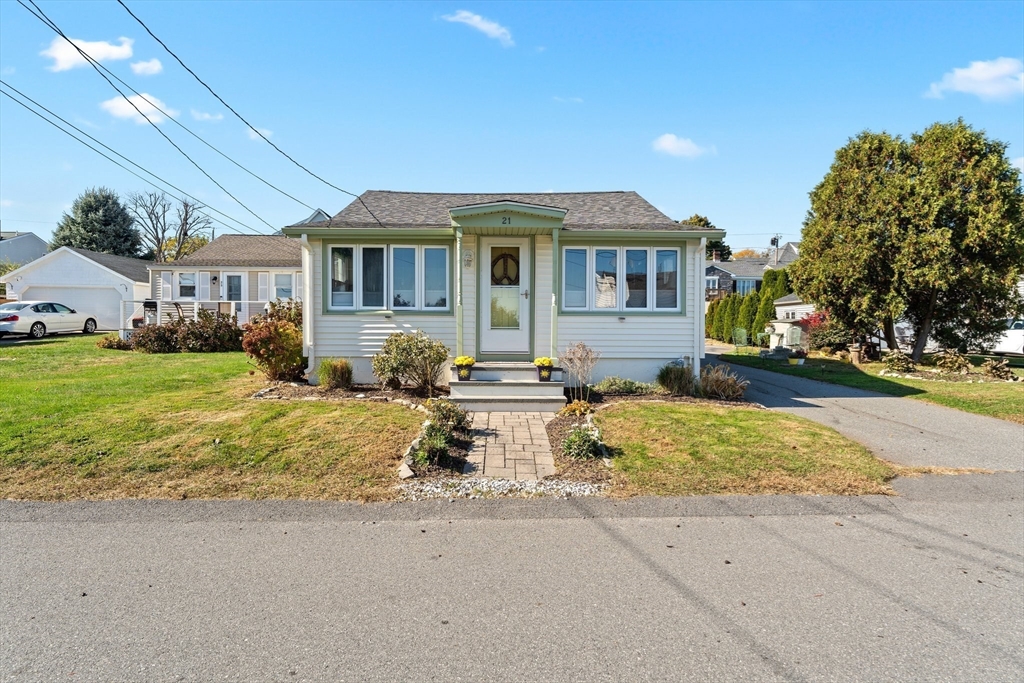 21 Aquidneck Ave Property Photo 2