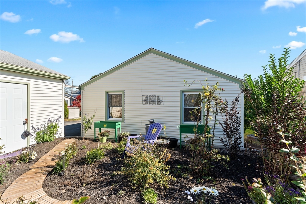 21 Aquidneck Ave Property Photo 14