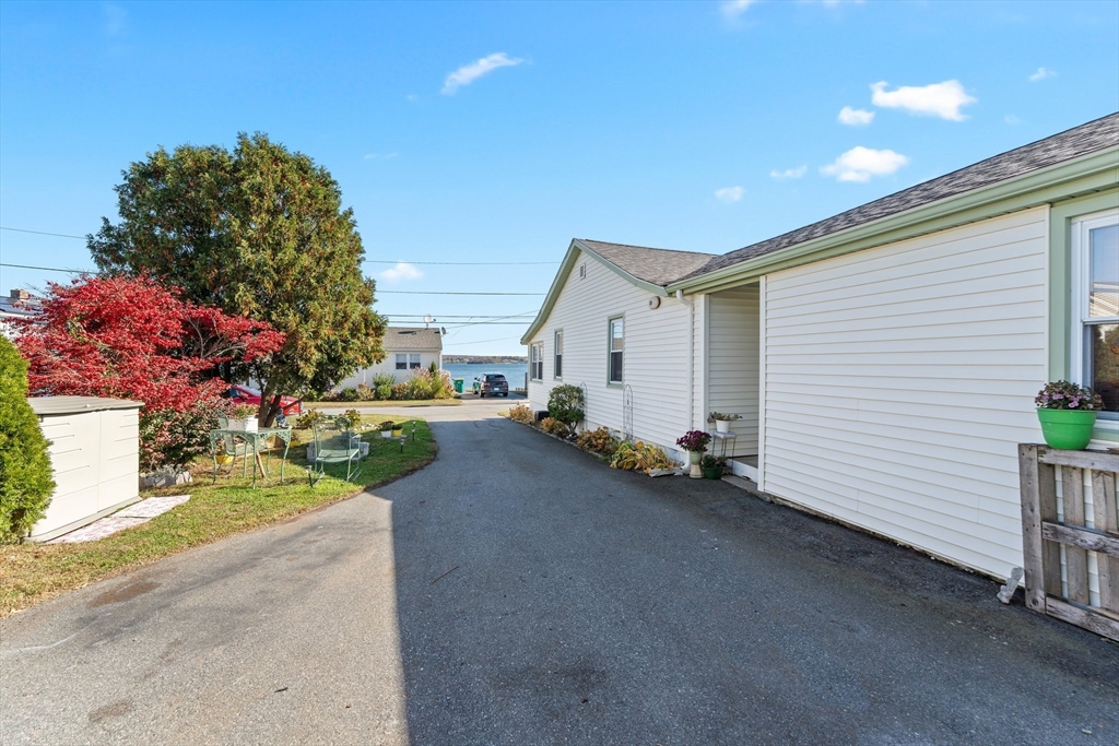 21 Aquidneck Ave Property Photo 16