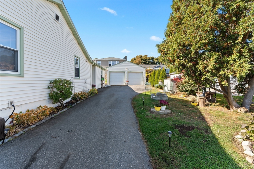 21 Aquidneck Ave Property Photo 17