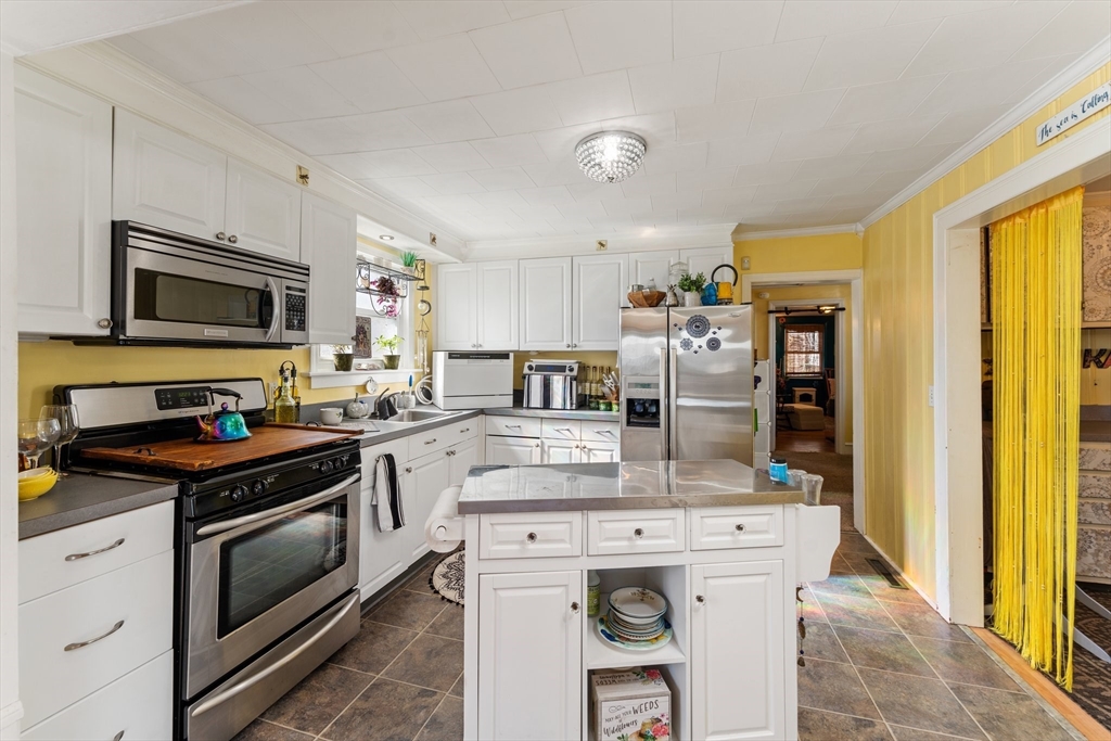 21 Aquidneck Ave Property Photo 26