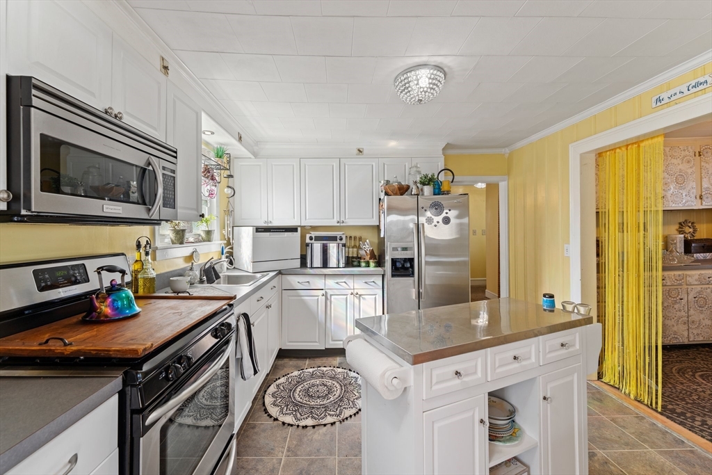 21 Aquidneck Ave Property Photo 28