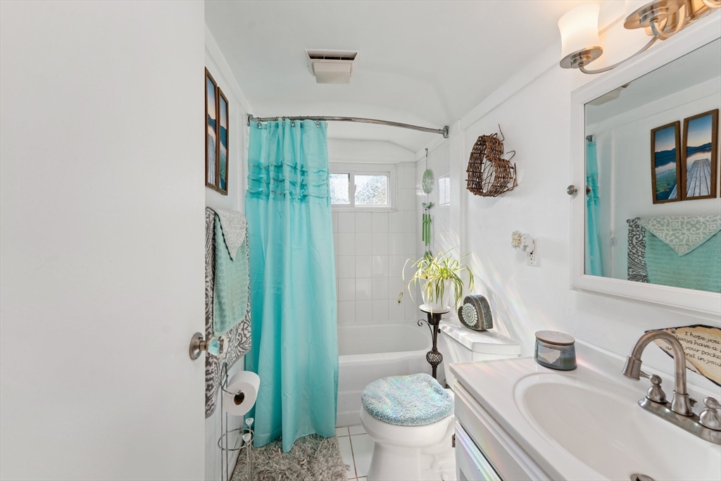 21 Aquidneck Ave Property Photo 40