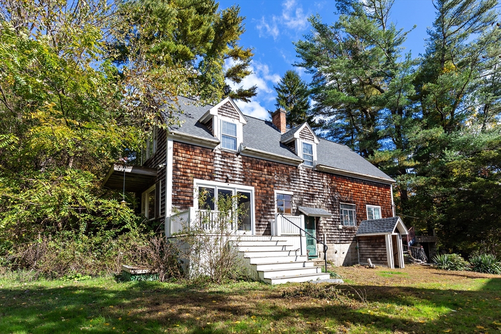 58 W Elm St Property Photo 2