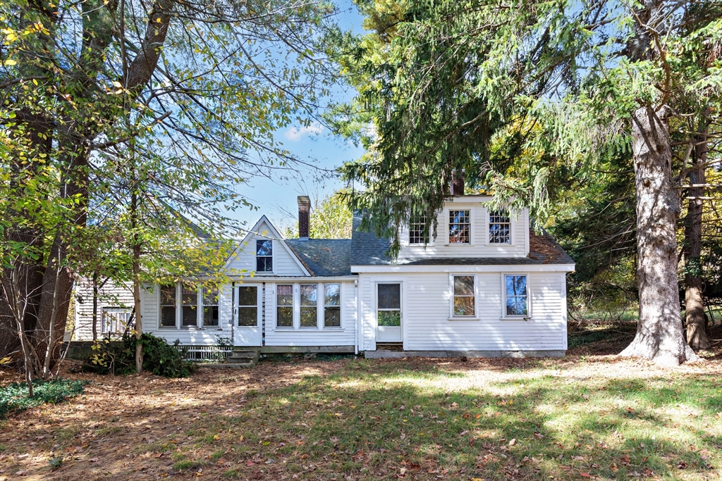 58 W Elm St Property Photo 3