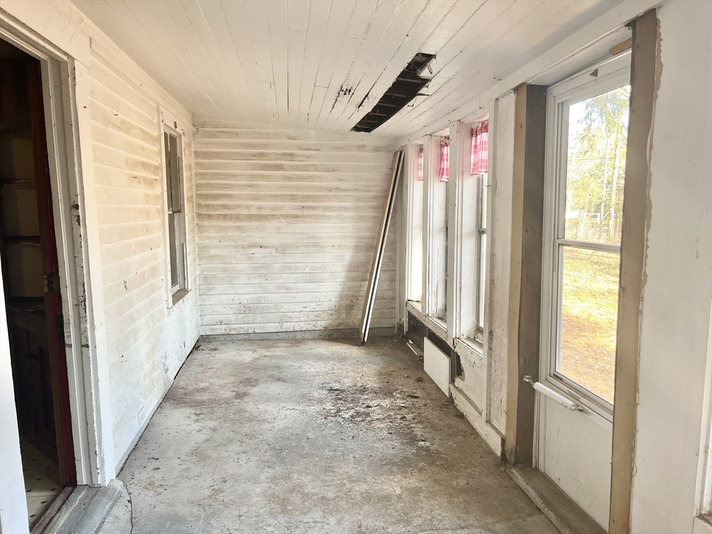 58 W Elm St Property Photo 11
