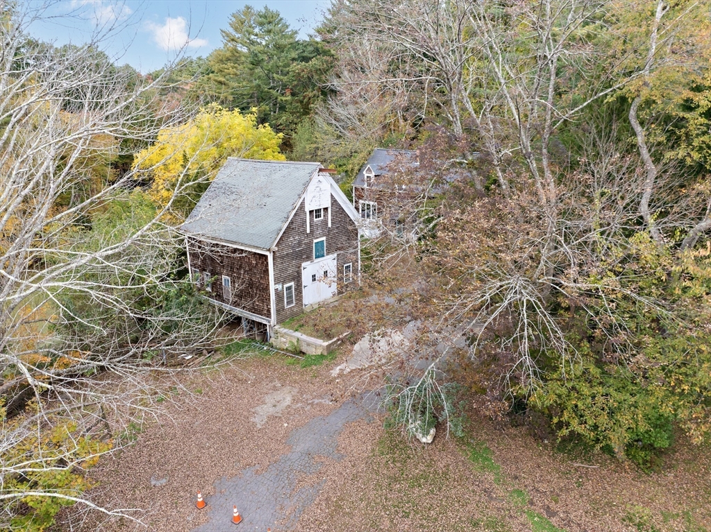 58 W Elm St Property Photo 13