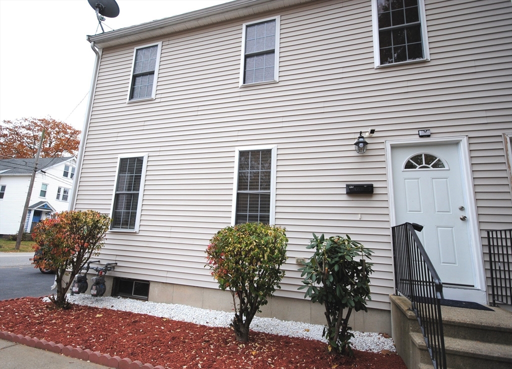 4 Boyden St Ext # B Property Photo 1