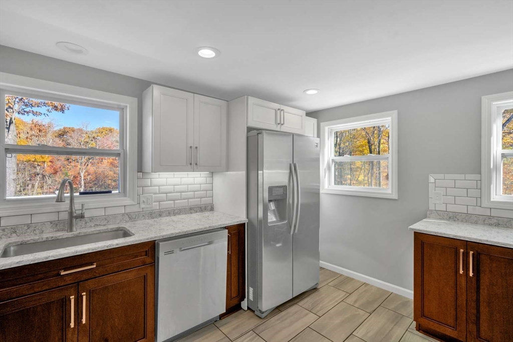 531 Old North Road Property Photo 15