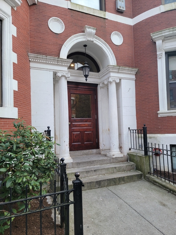 102 & 108 Gainsborough Street # 406w Property Photo 1