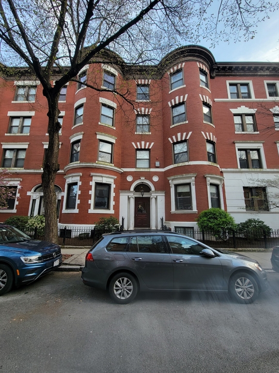 102 & 108 Gainsborough Street # 406w Property Photo 2