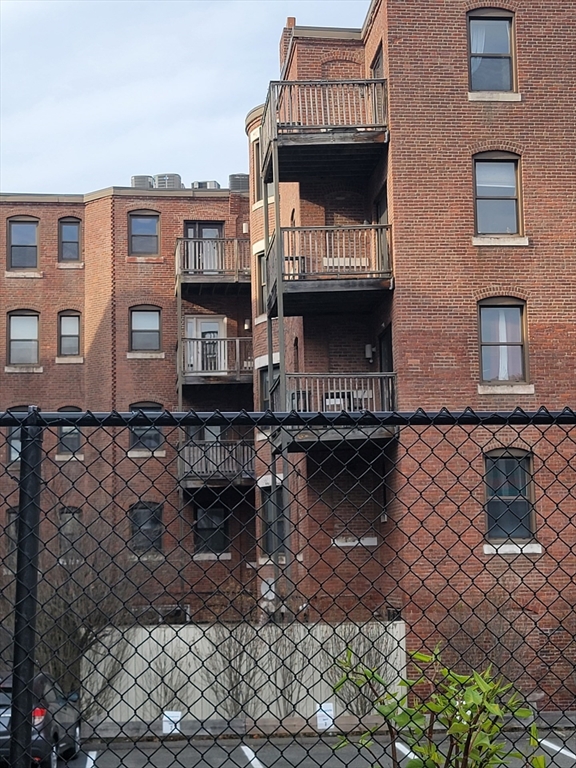 102 & 108 Gainsborough Street # 406w Property Photo 3