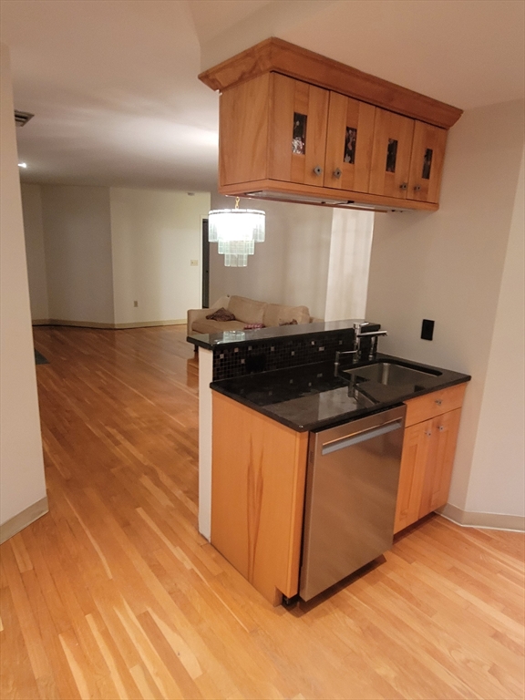 102 & 108 Gainsborough Street # 406w Property Photo 6