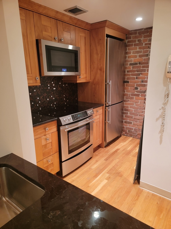 102 & 108 Gainsborough Street # 406w Property Photo 8