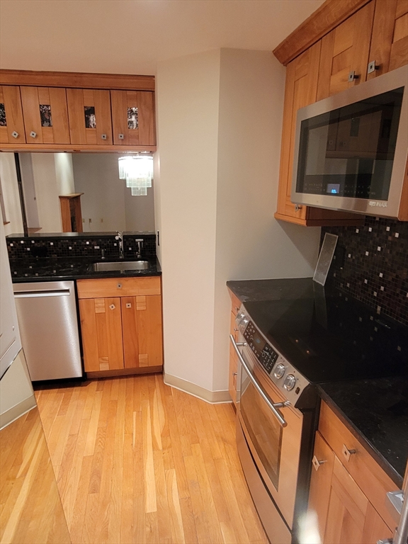 102 & 108 Gainsborough Street # 406w Property Photo 10