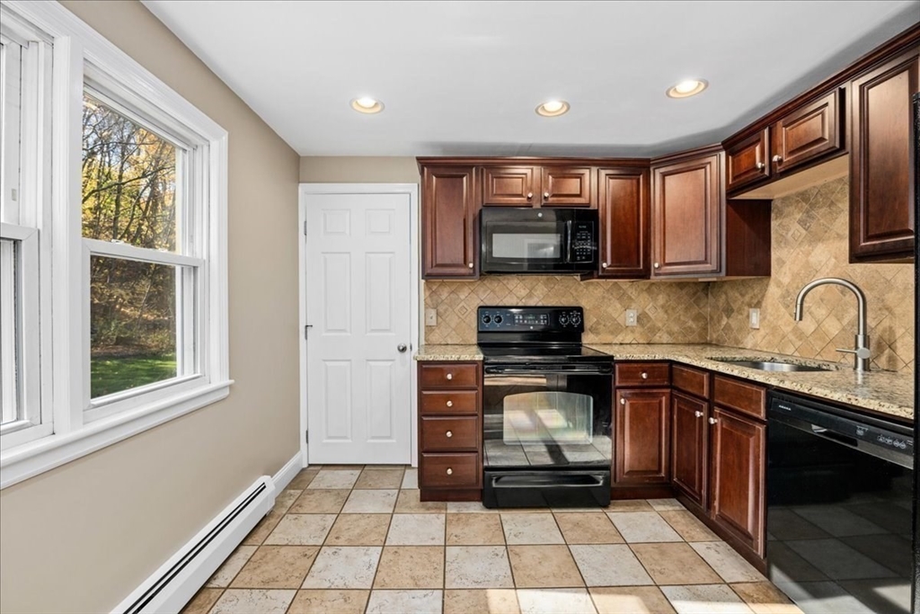 7 Neptune Dr Property Photo 8